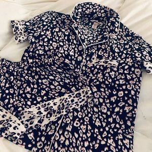 🌟 😴 Victoria Secret silk Pajamas